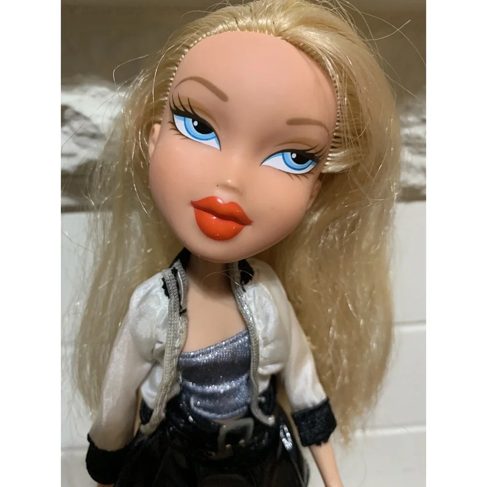 Bratz ICandy Cloe Doll Blue Eyes Blonde Hair Orange Legs ICandy 2005